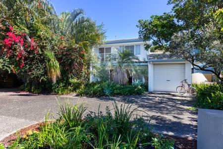 Mudjimba Esplanade Villa - Australian Directory 1
