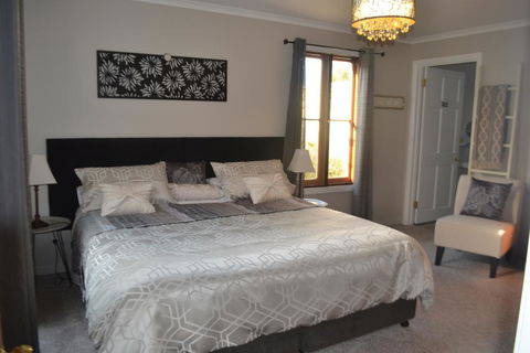 Mulberry Cottage Unique B&B Accommodation - Australian Directory 0