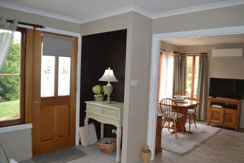 Mulberry Cottage Unique B&B Accommodation - Australian Directory 2