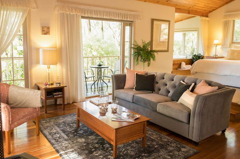 Myers Creek Cascades Luxury Cottages - Australian Directory 2
