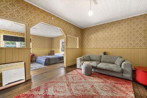 National Park Hotel - Australian Directory 3