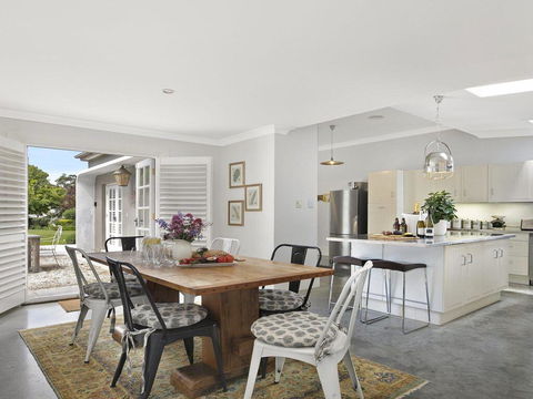 Nattai Lodge - House & Cottage In Beautiful Garden - Australian Directory 1