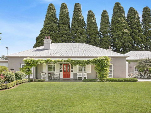 Nattai Lodge - House & Cottage In Beautiful Garden - Australian Directory 0