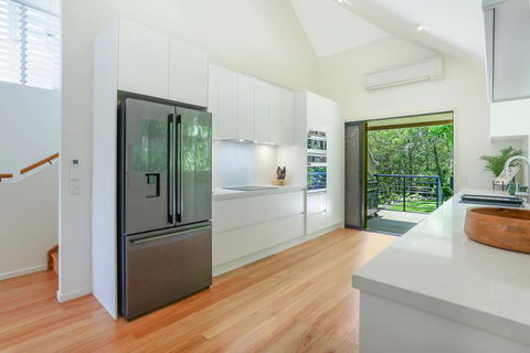 Naturally Majestic, Noosa Heads - Australian Directory 2
