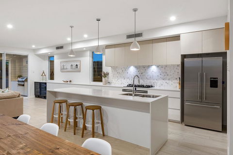 NAUTiLUS OCEAN BREEZE - Australian Directory 2
