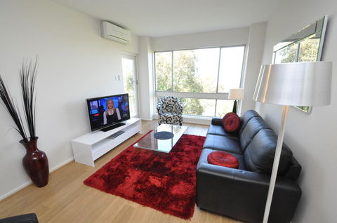 Neutral Bay Self-Contained Modern One-Bedroom Apartment (63BEN) - Australian Directory 1
