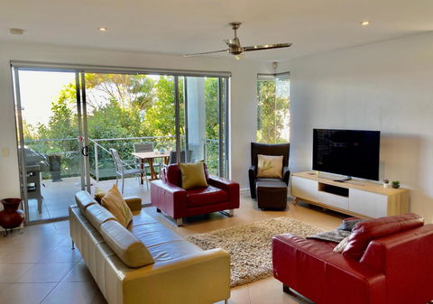 NEW Sunshine Beach Family Escape 3 Bedroom With Free Wifi And Parking - Australian Directory 3