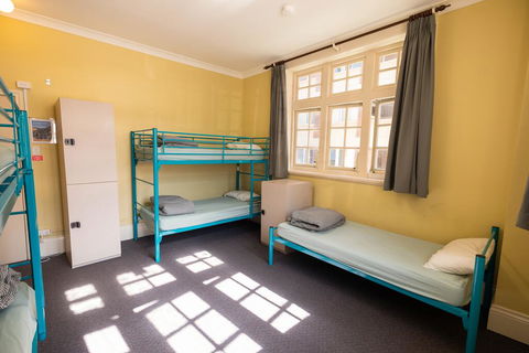 Newcastle Beach YHA - Australian Directory 2