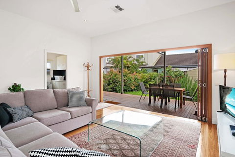 Newcastle Executive Homes - Cooks Hill Cottage - Australian Directory 0
