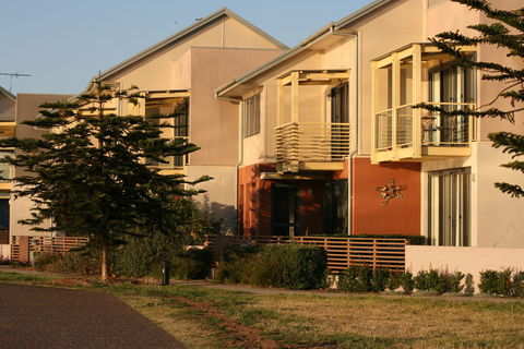 Newcastle Harbourside Terraces - Australian Directory 0