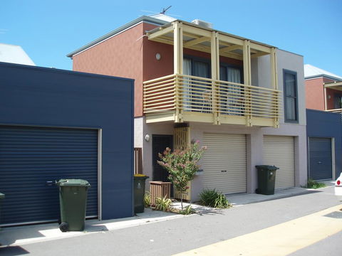 Newcastle Harbourside Terraces - Australian Directory 1