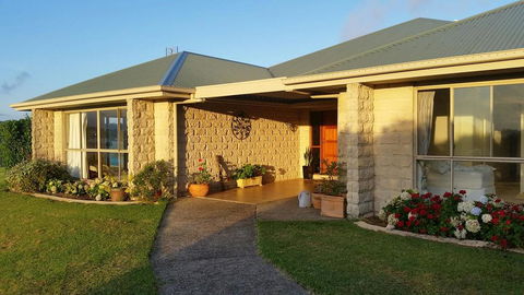 Newyan @ Maleny - Australian Directory 2