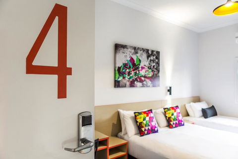Nightcap At Ashley Hotel - Australian Directory 2