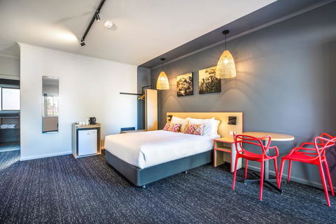 Nightcap At Gateway Hotel - Australian Directory 0