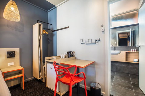 Nightcap At Monash Hotel - Australian Directory 3