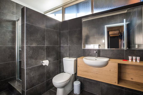 Nightcap At Monash Hotel - Australian Directory 1