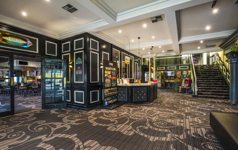 Nightcap At Skyways Hotel - Australian Directory 1