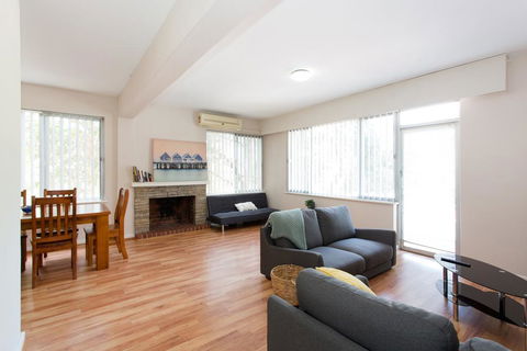 Nights On Broadway - Close To River, UWA & Hospitals - Australian Directory 0