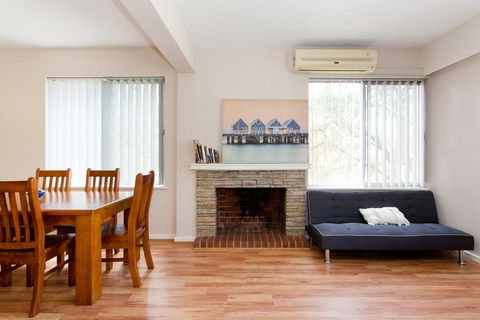 Nights On Broadway - Close To River, UWA & Hospitals - Australian Directory 1