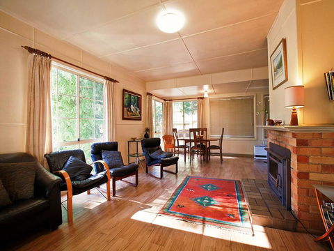 Noonameena Cottage - Australian Directory 2