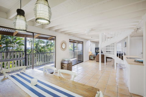 Noosa Beach Cottage - Australian Directory 2