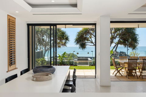 Noosa Court 3 - Australian Directory 2