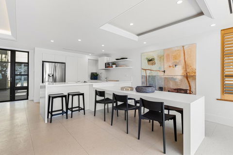 Noosa Court 3 - Australian Directory 3