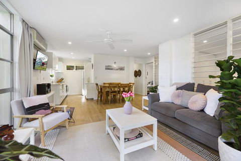 Noosa Heads Beach Comfort - Unit 3 Yaringa, 29 Noosa Drive - Australian Directory 1