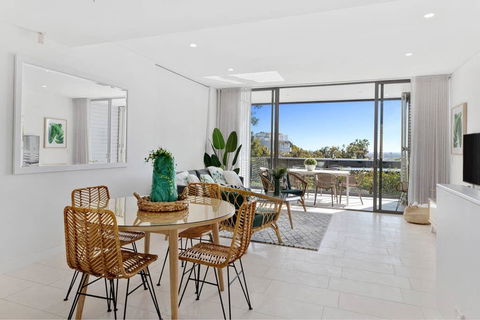 Noosa Heads Fabulous Two Bedrooms-Ocean Views! - Australian Directory 2