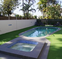 Noosa Parade Holiday Inn - Australian Directory