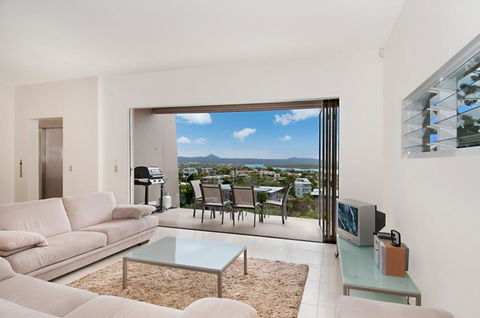 Noosa Penthouse Close To Hastings Street - Unit 2 Vue, 28 Edgar Bennett Ave - Australian Directory 2