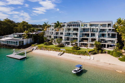 Noosa Quays - Australian Directory 1