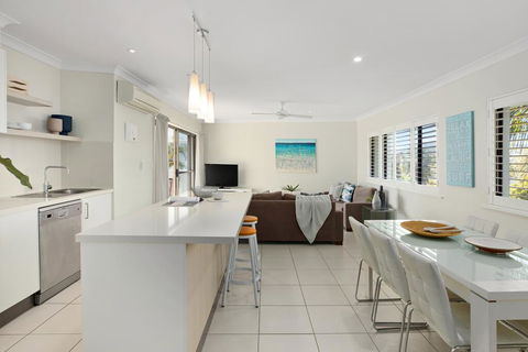 Noosa Shores Apartment 25 - Australian Directory 3