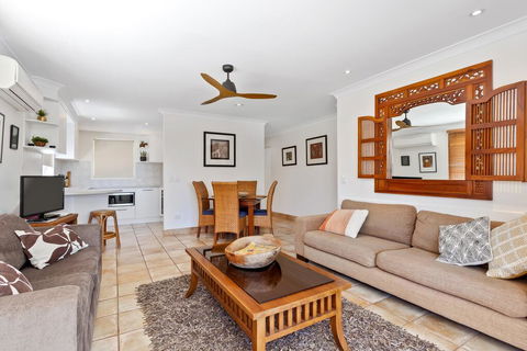 Noosa Unit - Australian Directory 1