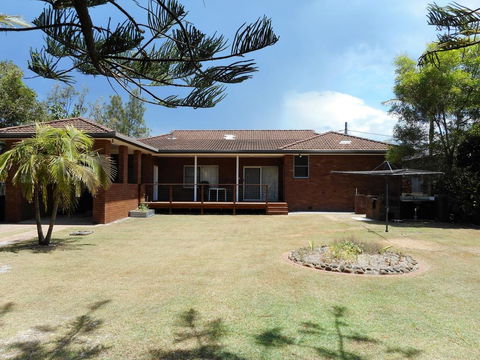 Norfolk At Hat Head - Australian Directory 3