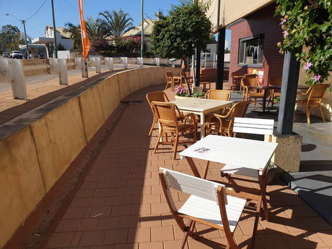 Northampton Motor Hotel - Australian Directory 2