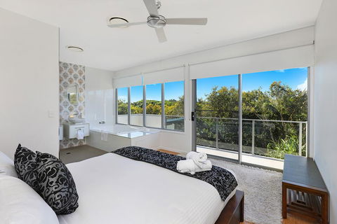 NORTHSHOR- ULTIMATE BEACH HOUSE - Australian Directory 2