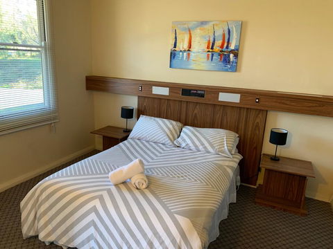 Nowa Nowa Hotel Motel - Australian Directory 2