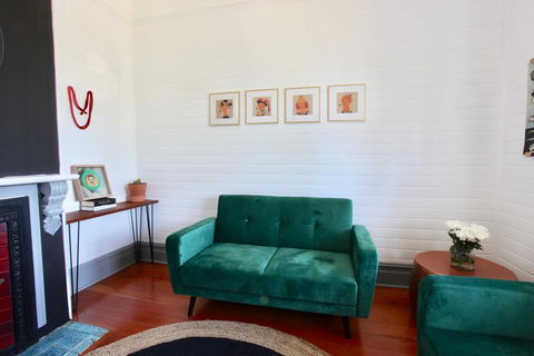 Nowra Beauty - Australian Directory 1