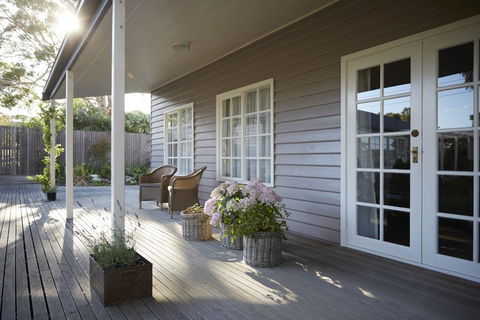 Oak Hill Woodend - Australian Directory 0