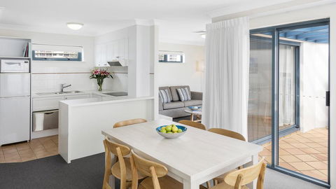 Oaks Gold Coast Calypso Plaza Suites - Australian Directory 3