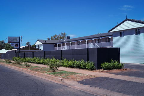 Oasis Motel - Australian Directory 2