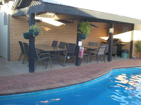 Oasis Motor Inn - Australian Directory 0