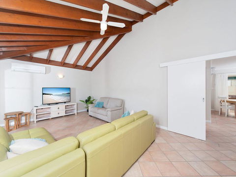 Occy's @ Fingal Bay - Australian Directory 1