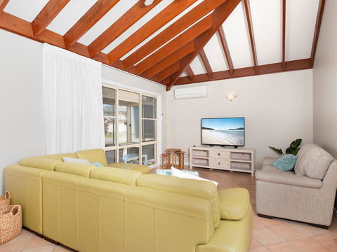 Occy's @ Fingal Bay - Australian Directory 0