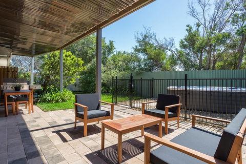 Ocean Breeze Retreat - With Spa And Space - Australian Directory 3