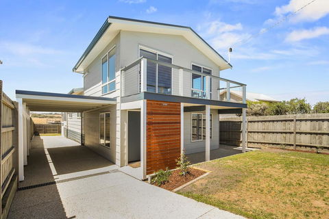 Ocean Chill 10 Minutes Drive To Phillip Island, Pet Friendly Family Home Sleeps 8 - Australian Directory 0