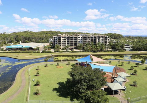 Ocean Court Yard - Australian Directory 2