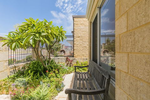 Ocean Keys Cottage - Free WiFi - Australian Directory 2