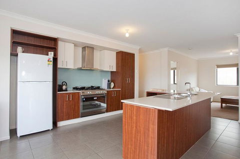 Ocean View Crescent 59 - Australian Directory 2